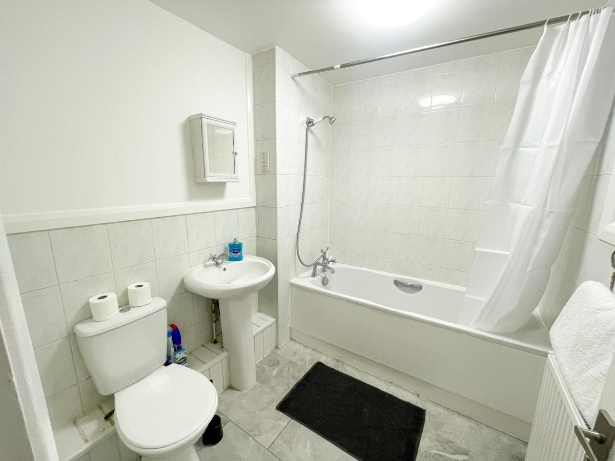 134 Kilburn Road Apartment Londra Exterior foto